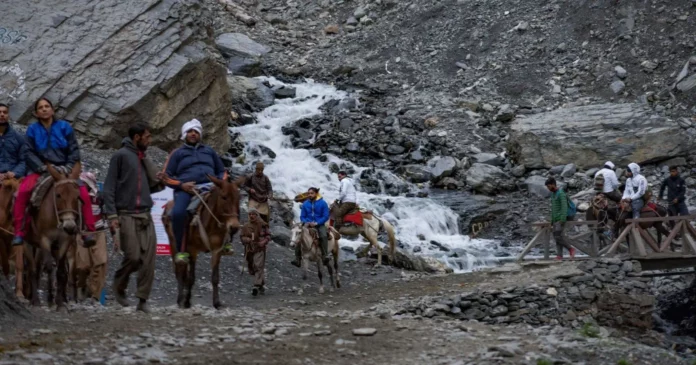 बारिश ने अमरनाथ यात्रा रोकी